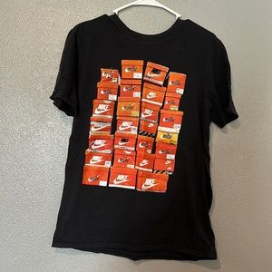 NIKE Shoebox Tee